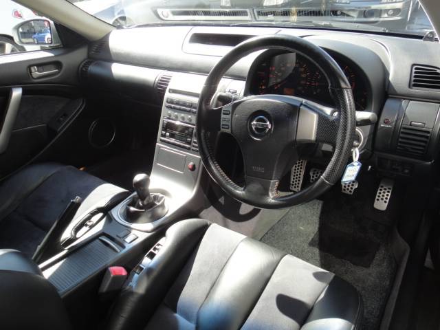 Nissan skyline 350gt interior #2