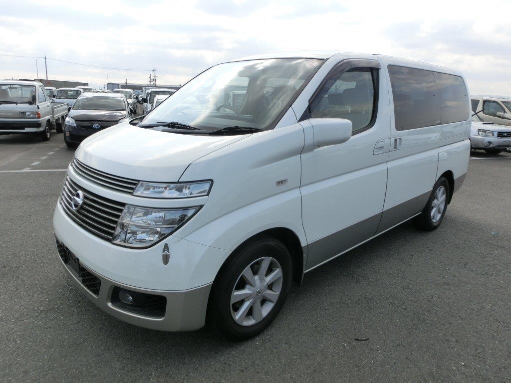 2 cars incl. 2006 Nissan Elgrand Highway Star Urban Selection